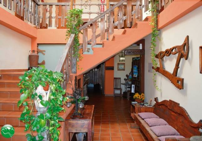 Confortables habitaciones en Complejo Turistico Los Veneros. Disfruta  nuestro Spa y Masaje en Huelva