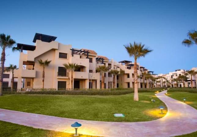 Ambiente de descanso en Roda Golf & Beach Resort Apartamentos. El entorno más romántico con nuestro Spa y Masaje en Murcia