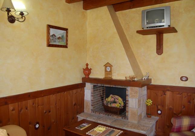 Espaciosas habitaciones en Alojamientos Rurales Naveces. Relájate con nuestro Spa y Masaje en Asturias