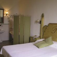 Los mejores precios en Hotel con encanto Palou. El entorno más romántico con los mejores precios de Barcelona