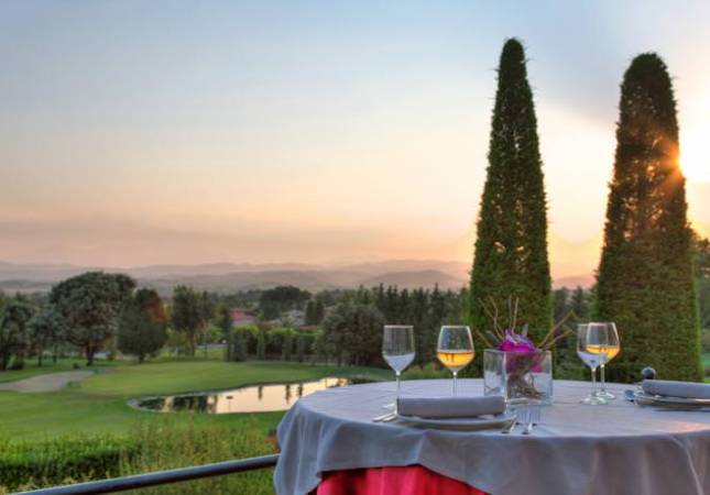 Confortables habitaciones en Torremirona Golf & Spa Resort Hotel Relais. Relájate con nuestro Spa y Masaje en Girona